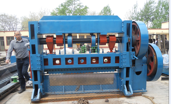 China Kundengebundene Größen-Streckmetall-Maschine mit anodisierender Oberflächenbehandlung fournisseur
