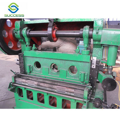 China Quadratische Lochform Edelstahl Expandierte Metallmaschine für 0,5-8mm Dicke fournisseur